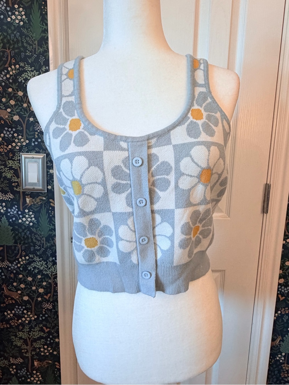 Justify Daisy Check Button-Front Crop Tank - Light Gray, White & Yellow